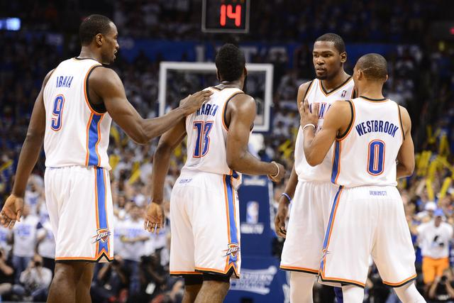 意大利赛车手罗西回忆马拉多纳：我曾单膝跪地亲吻他的左脚（意大利车手罗西忆马拉多纳：曾单膝跪地吻过他的左脚）