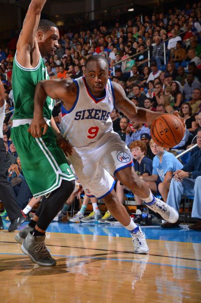 足球国足备战进入冲刺阶段，全队封闭训练（国足备战进入冲刺期 全队展开封闭集训）