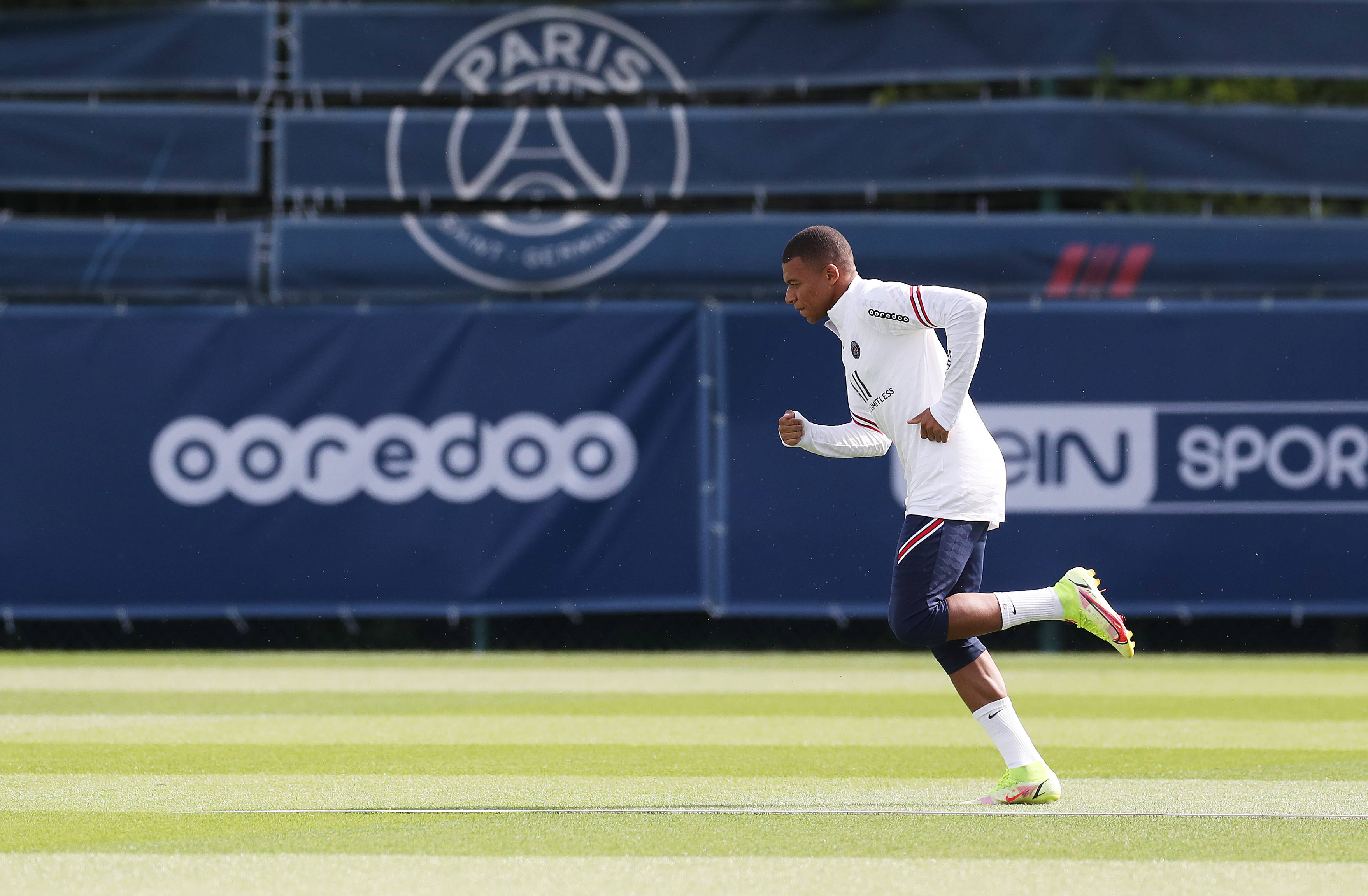 活塞队史35+10+10场次：康宁汉姆2场，其他球员合计2场（活塞队史35+10+10次数：康宁汉姆2场，其余球员合计2场）