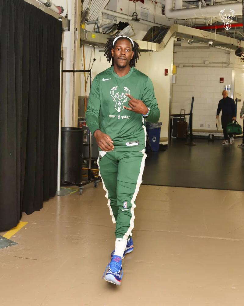 随着莱切1-0比萨，意甲最新积分榜出炉：紫百合令人大跌眼镜（莱切1-0小胜比萨，意甲积分榜更新：紫百合表现出人意料）