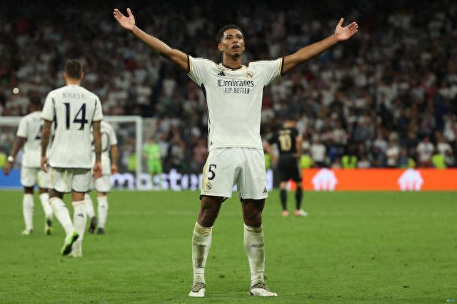 意甲战报：杜维卡斯破门，莫雷诺传射，科莫2-0胜萨索洛（意甲：科莫2-0萨索洛，莫雷诺传射，杜维卡斯建功）