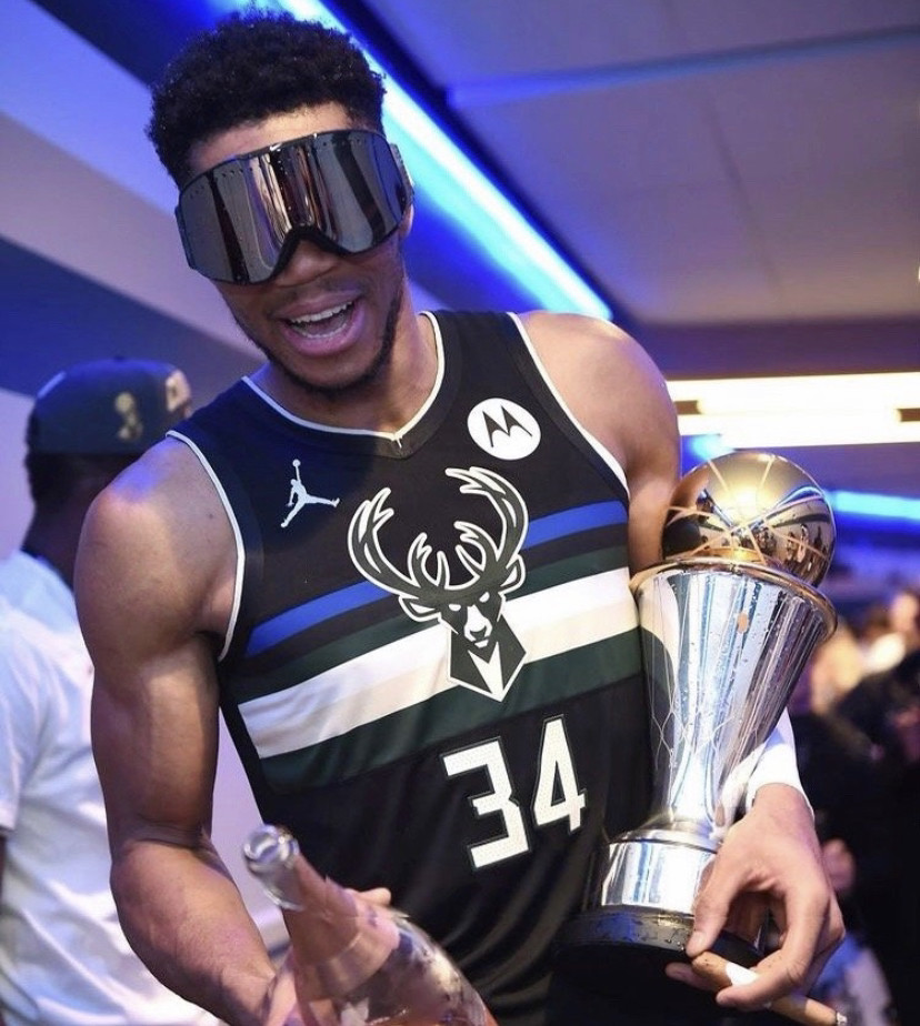 对手直接被晃在原地（一晃让对手当场定格）