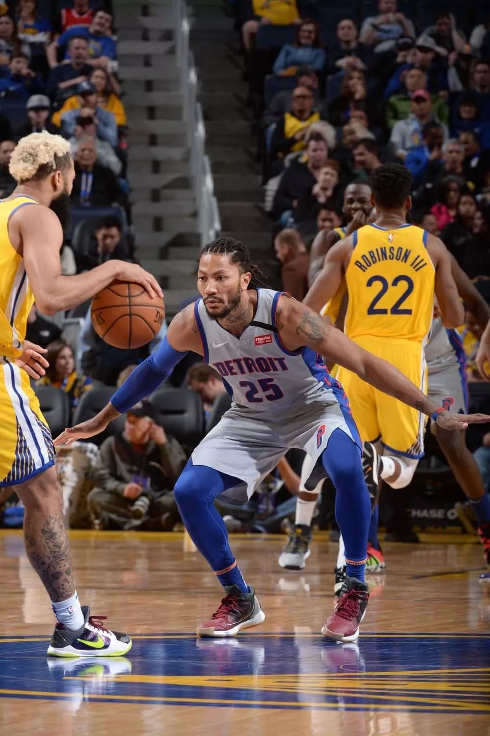 半场战报：摩纳哥0-0加拉塔萨雷，京多安错失良机（半场战况：摩纳哥0-0加拉塔萨雷，京多安浪费绝佳机会）