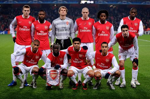 国足重建计划：明年初集结，放弃30岁+老将，蒋圣龙等人成核心（国足重建启动：明年初集中，30岁以上老将暂别，蒋圣龙等成球队核心）