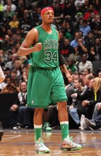 库蒂尼奥为小儿子庆祝生日，一家人身穿他效力过球队的球衣（库蒂尼奥为幼子庆生，全家齐穿他曾效力球队球衣）